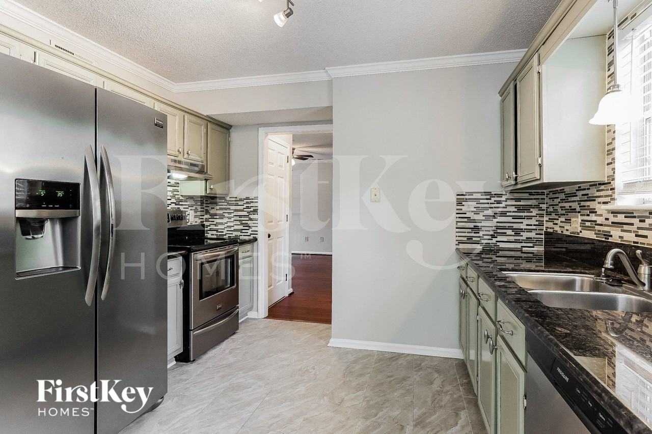 4752 Vintage Ln - Photo 6 of 16