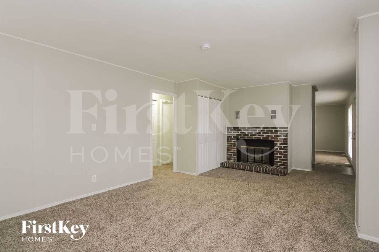 5256 Penway St - Photo 3 of 16