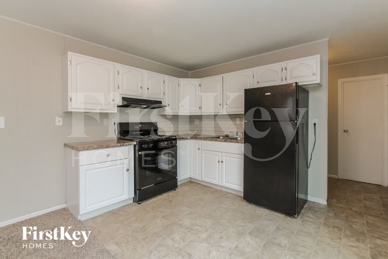 5256 Penway St - Photo 5 of 16