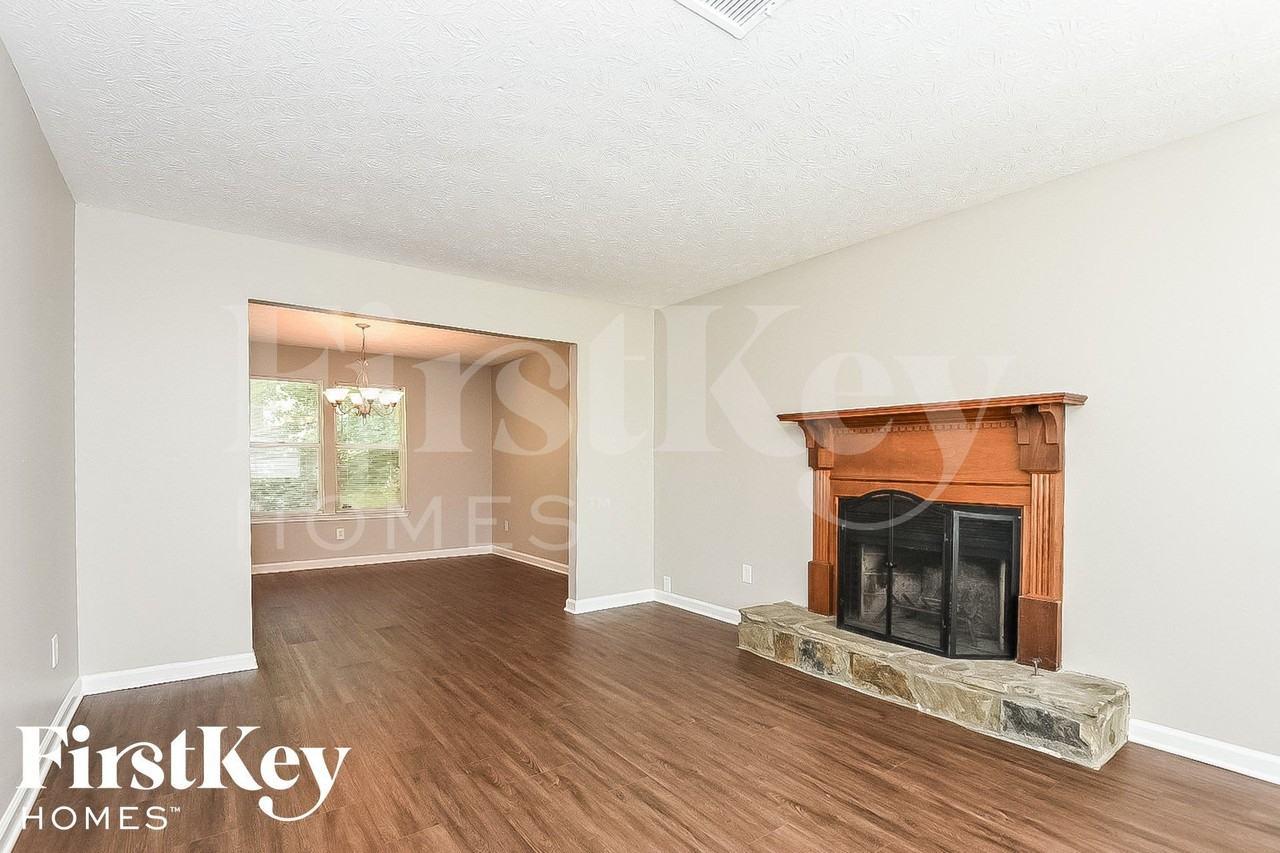 3898 Centennial Trl - Photo 4 of 15