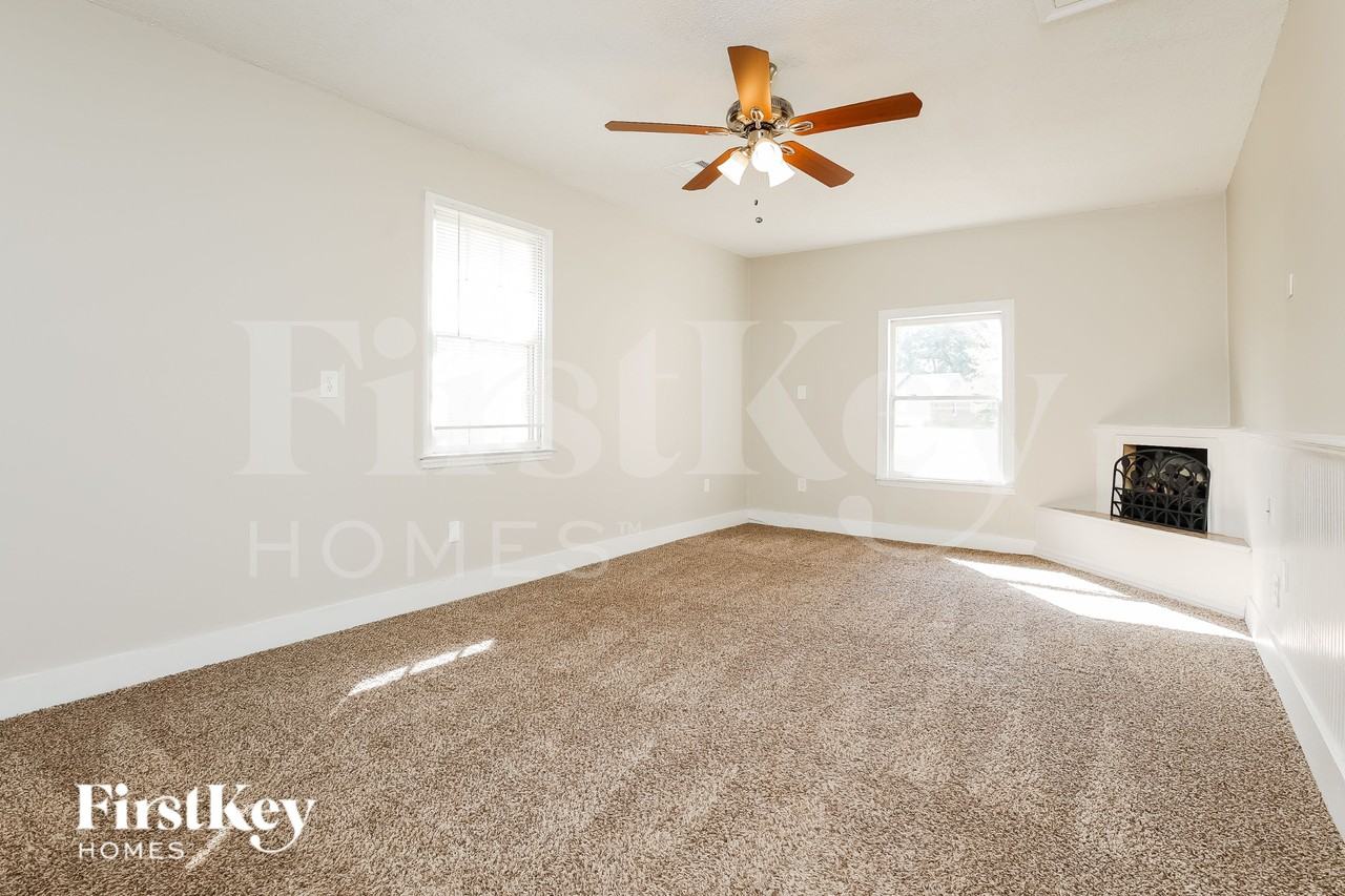 303 Longstreet St - Photo 3 of 16