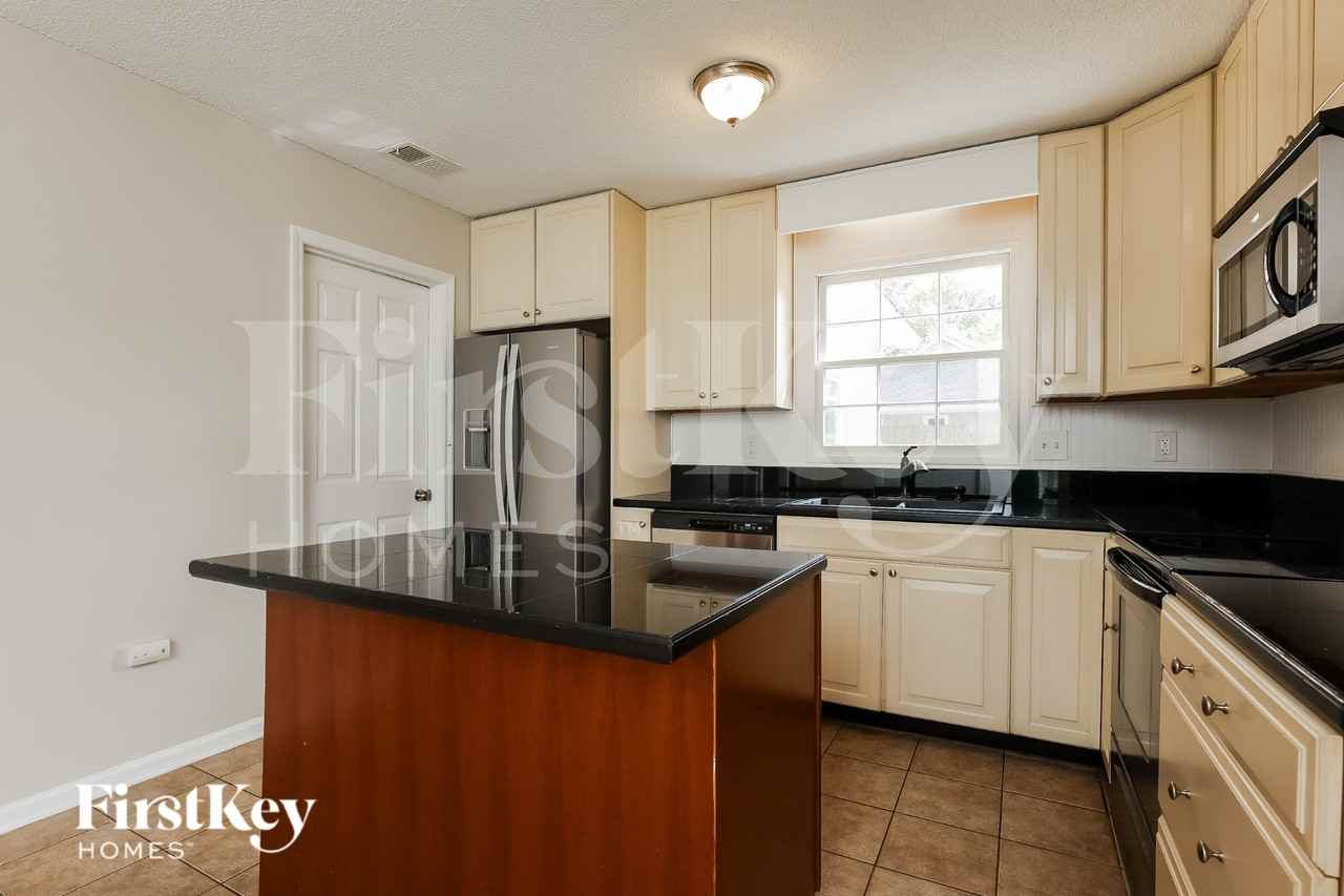 303 Longstreet St - Photo 6 of 16