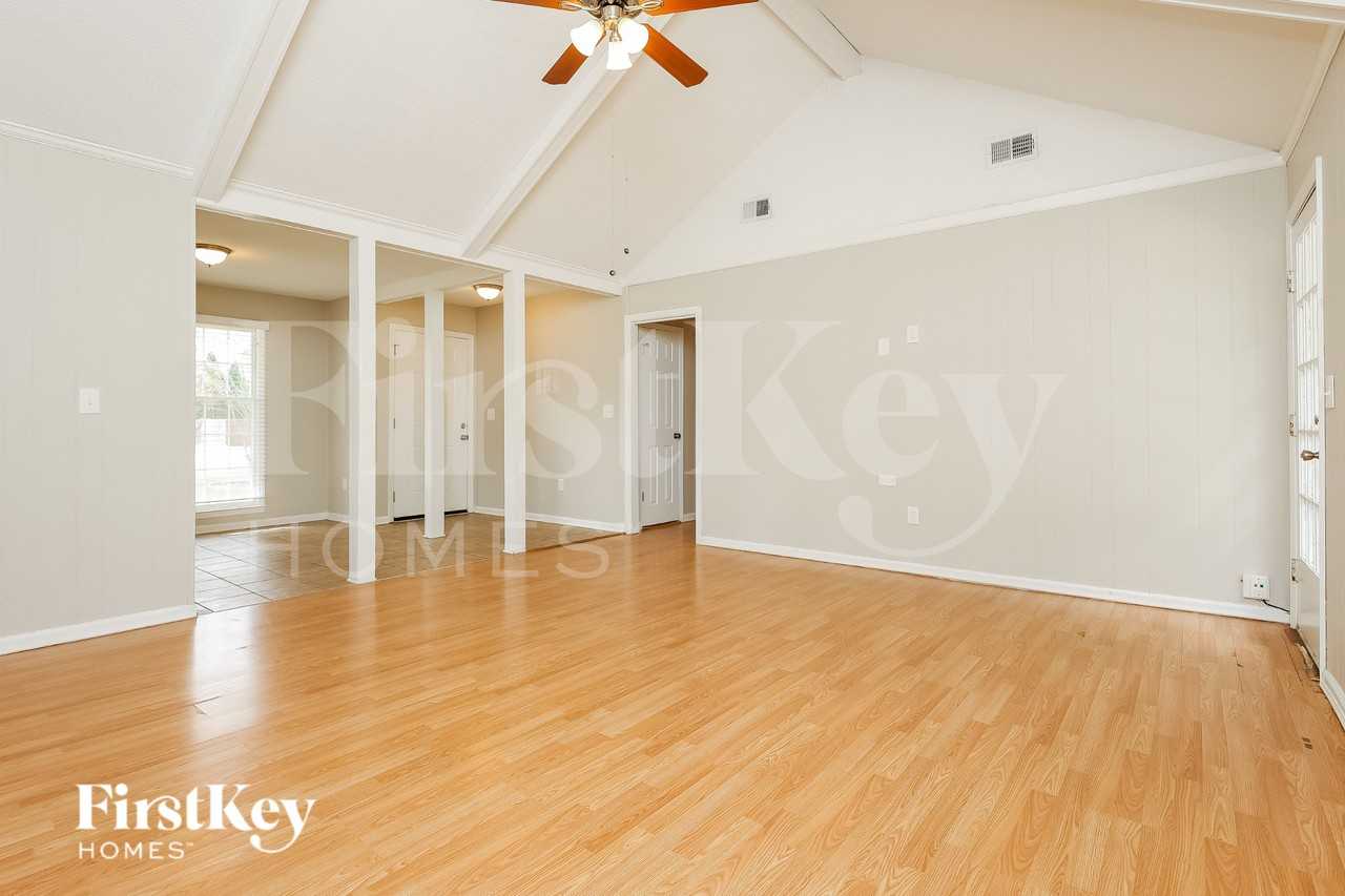 303 Longstreet St - Photo 7 of 16