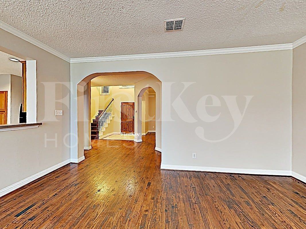 2506 Neptune Cir - Photo 3 of 17