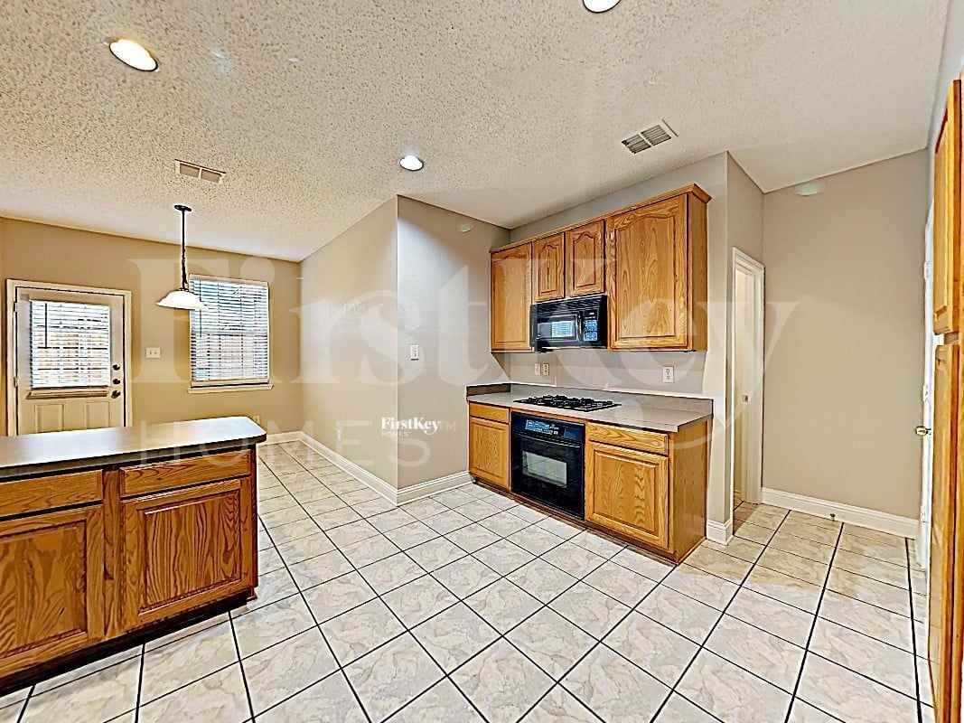 2506 Neptune Cir - Photo 5 of 17