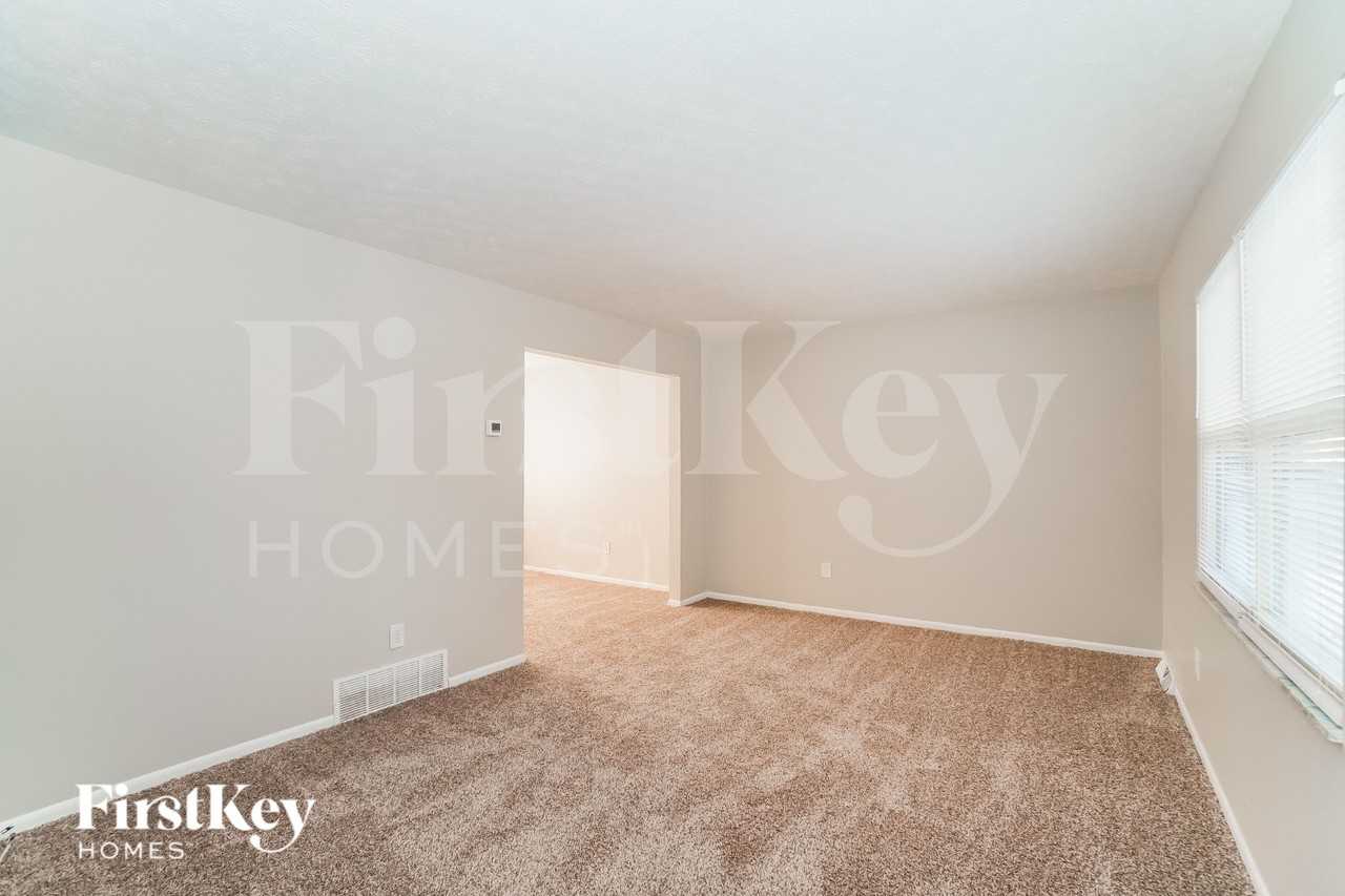 1369 Greenock Rd - Photo 3 of 16