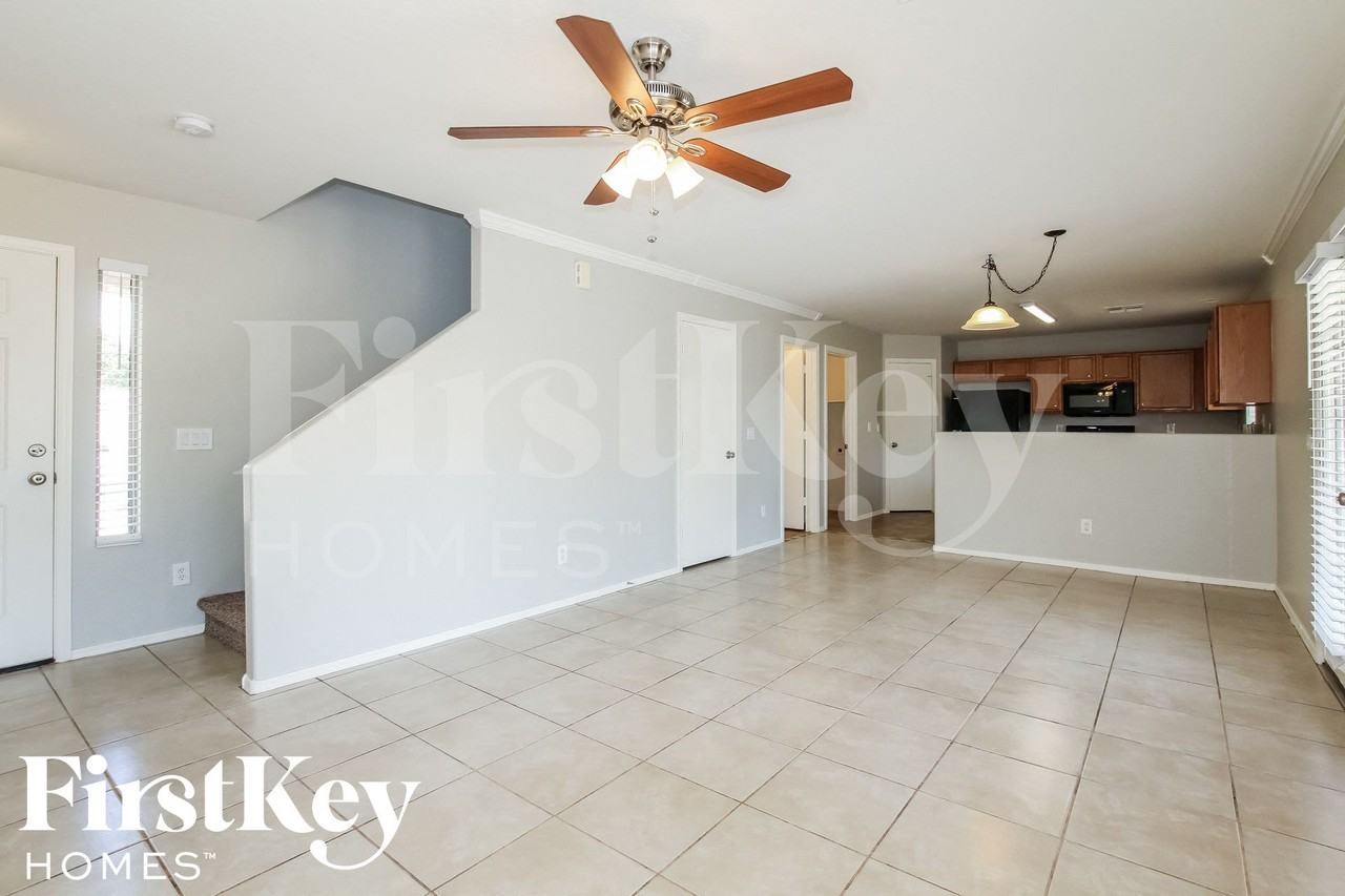 12521 W Ash St - Photo 2 of 15