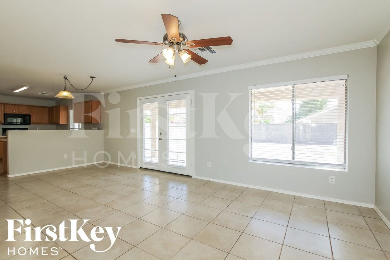 12521 W Ash St - Photo 3 of 15