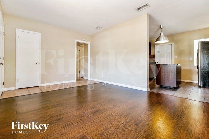 1240 Stockton Dr - Photo 3 of 15