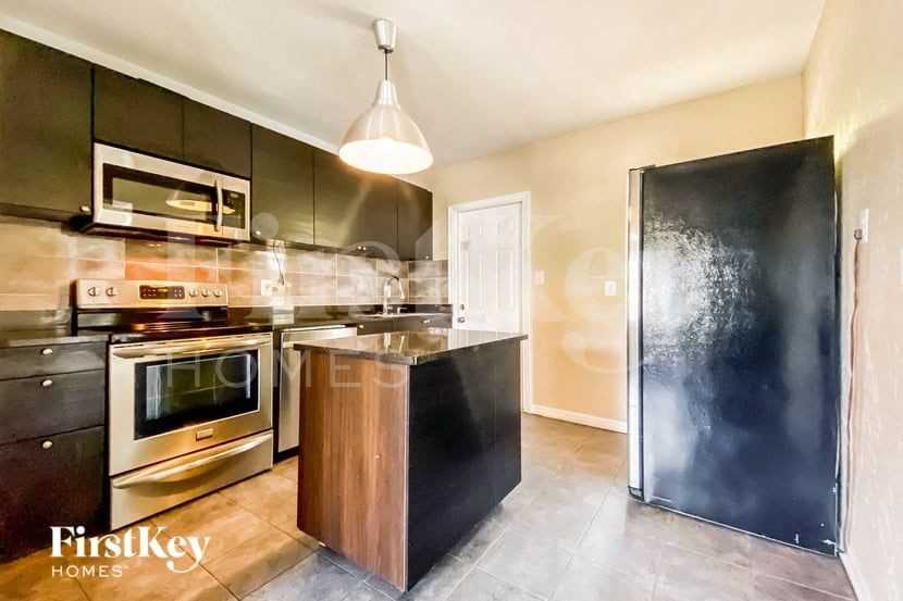 1240 Stockton Dr - Photo 6 of 15