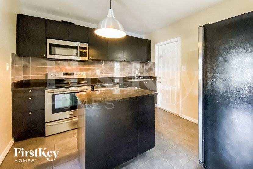 1240 Stockton Dr - Photo 7 of 15