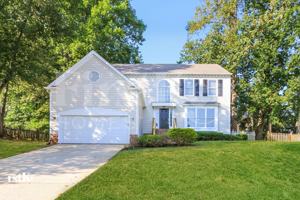 featured image of 10 Country Woods Ct