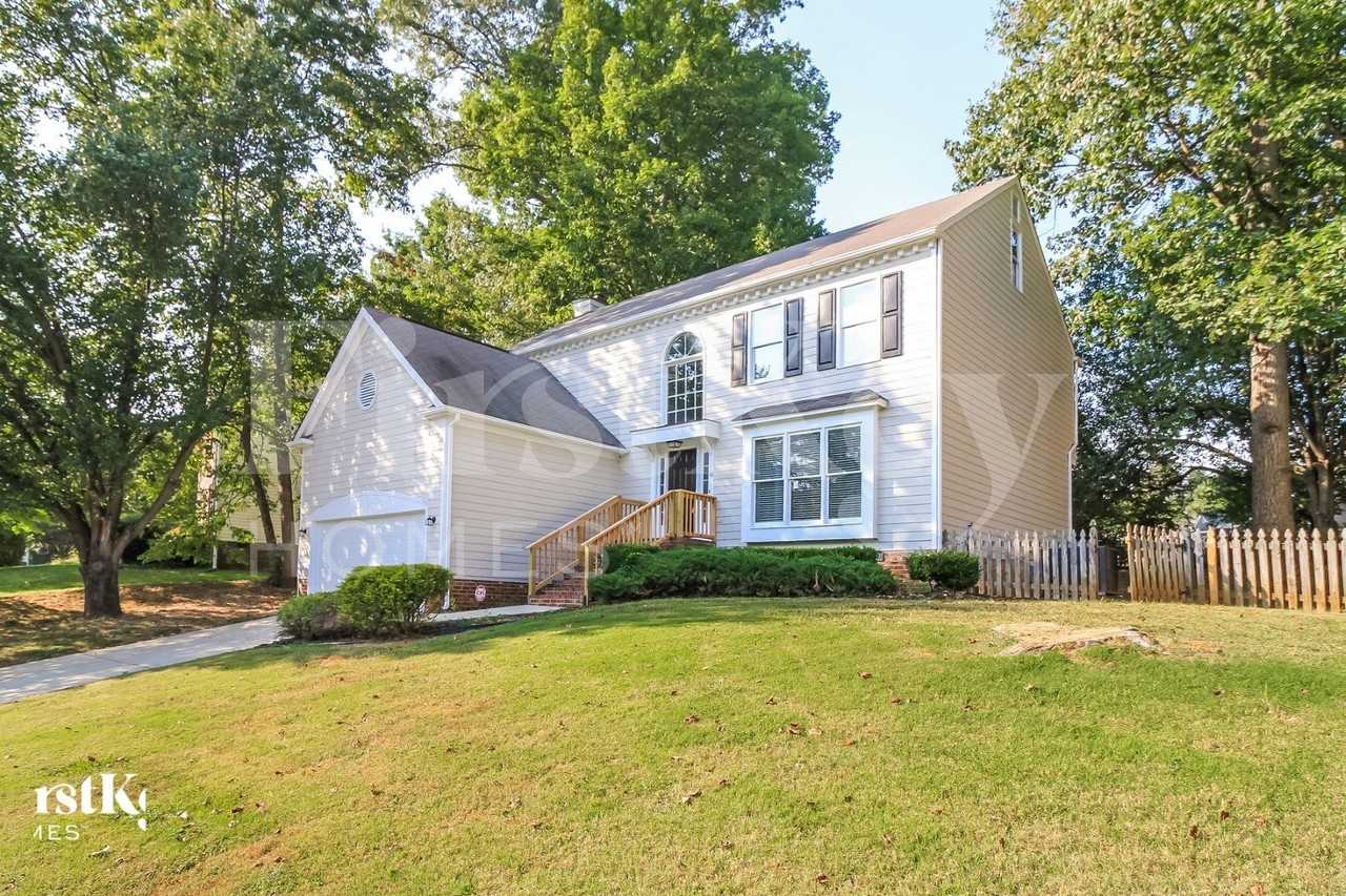 10 Country Woods Ct - Photo 2 of 15