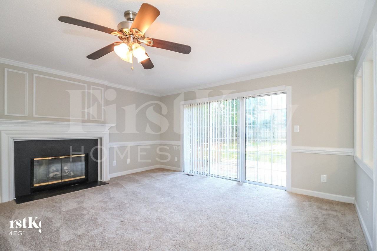 10 Country Woods Ct - Photo 3 of 15