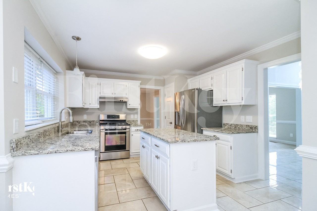 10 Country Woods Ct - Photo 7 of 15