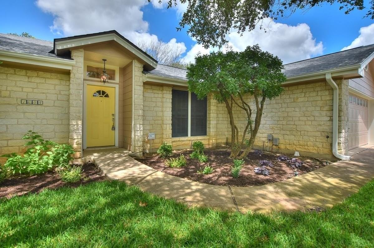 1604 Barcus Dr - Photo 3 of 40