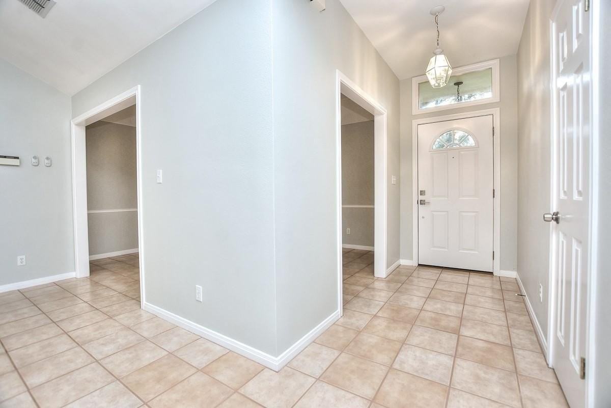 1604 Barcus Dr - Photo 7 of 40