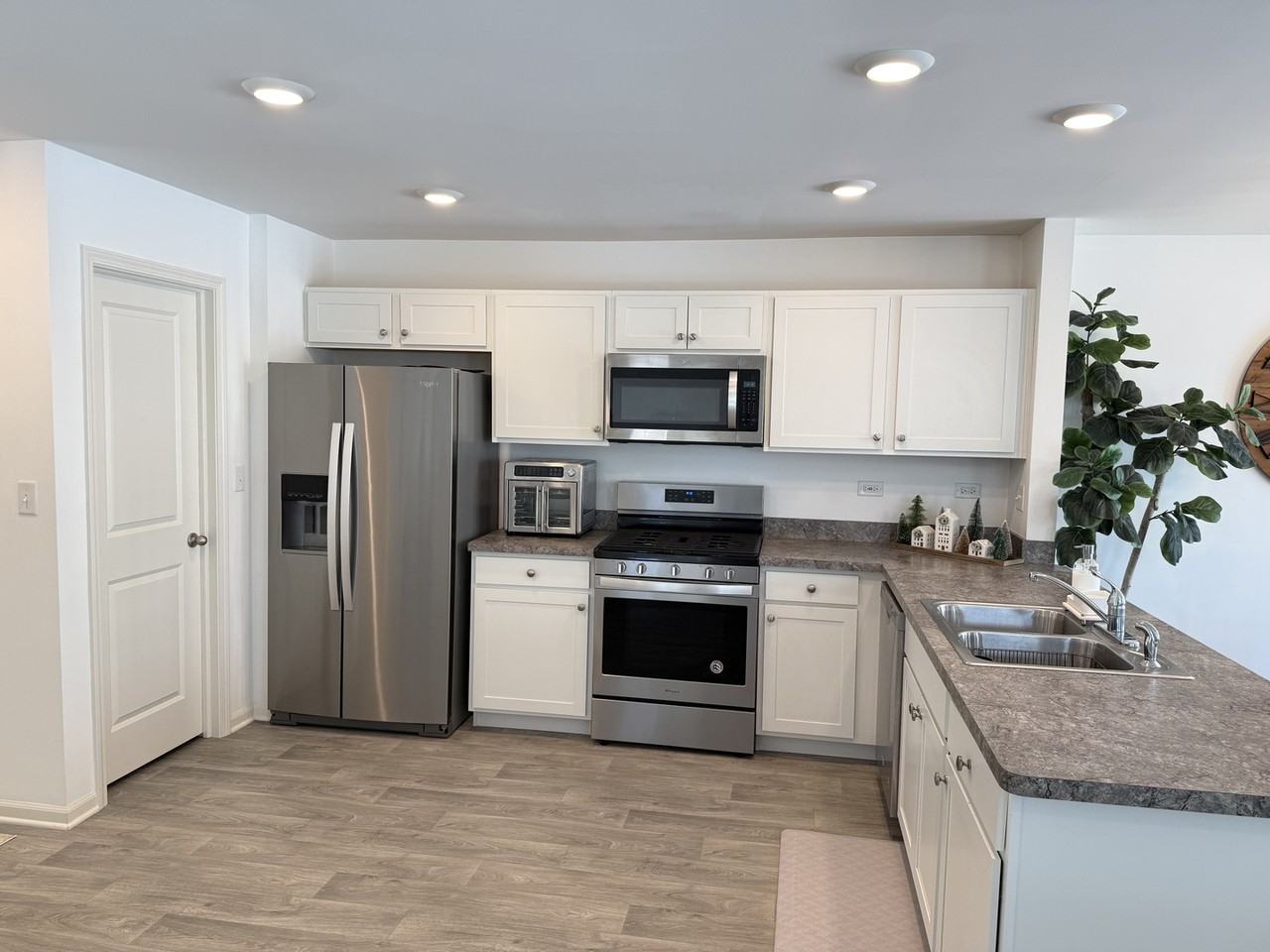 2520 Alison Ave - Photo 5 of 9