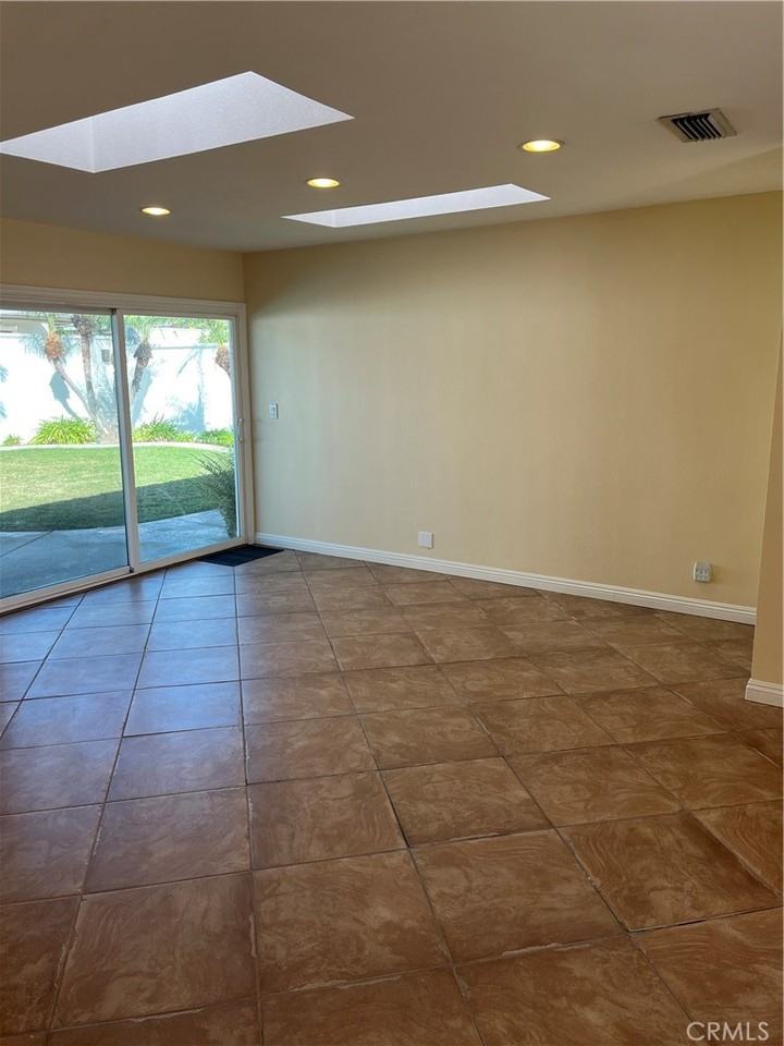 20935 Divonne Dr - Photo 7 of 32