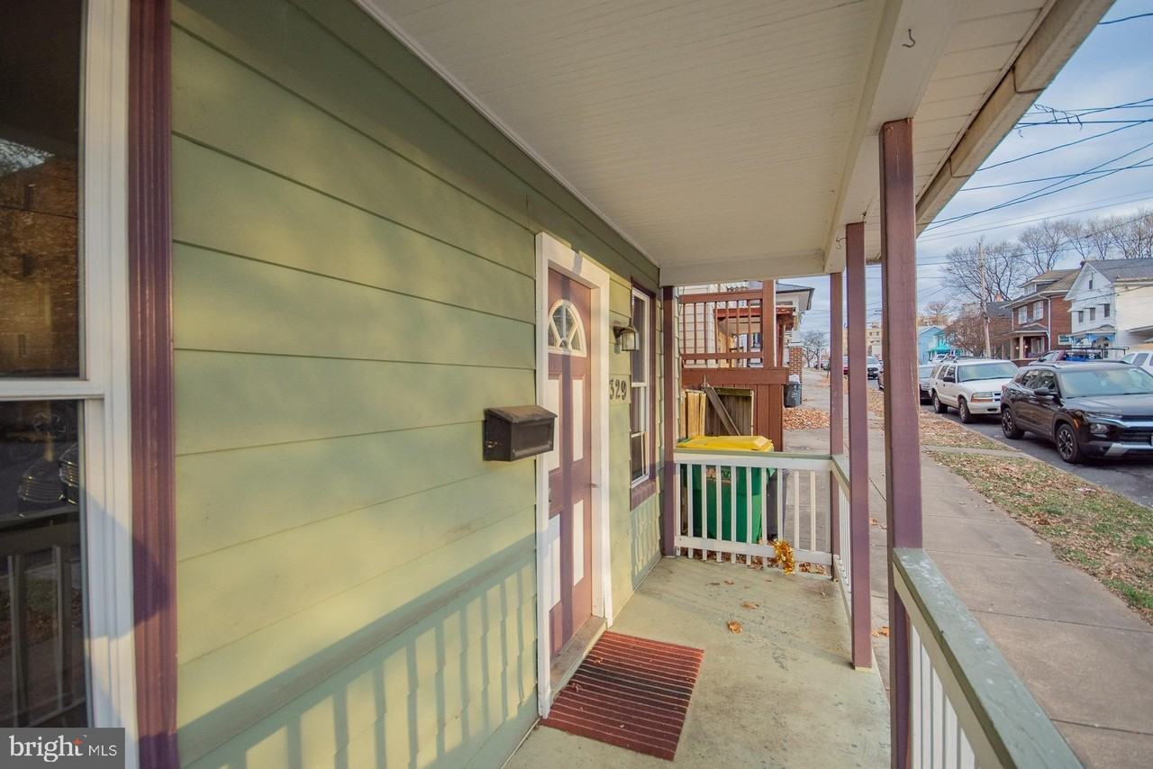 329 S Maple Ave - Photo 4 of 44