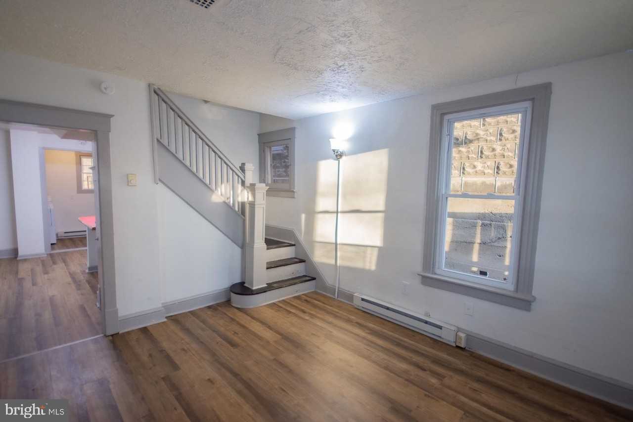 329 S Maple Ave - Photo 6 of 44