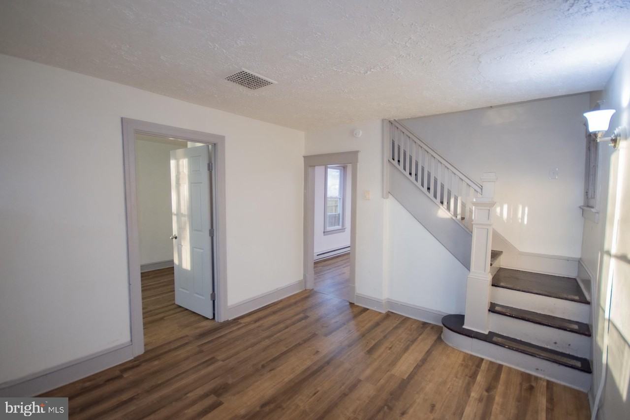 329 S Maple Ave - Photo 7 of 44