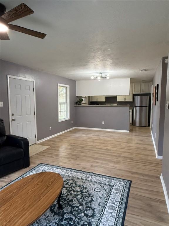 1205 Thompson St - Photo 4 of 28