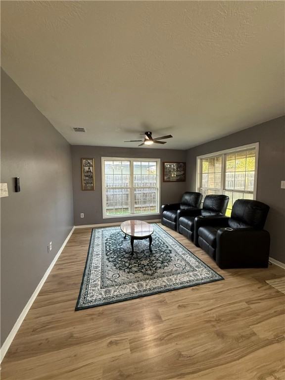 1205 Thompson St - Photo 5 of 28