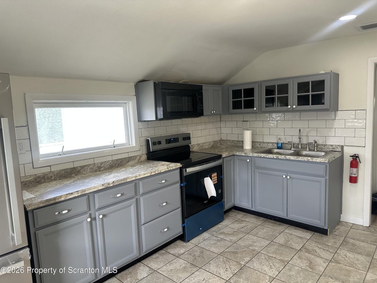 638 Pear St Unit 2 - Photo 2 of 10
