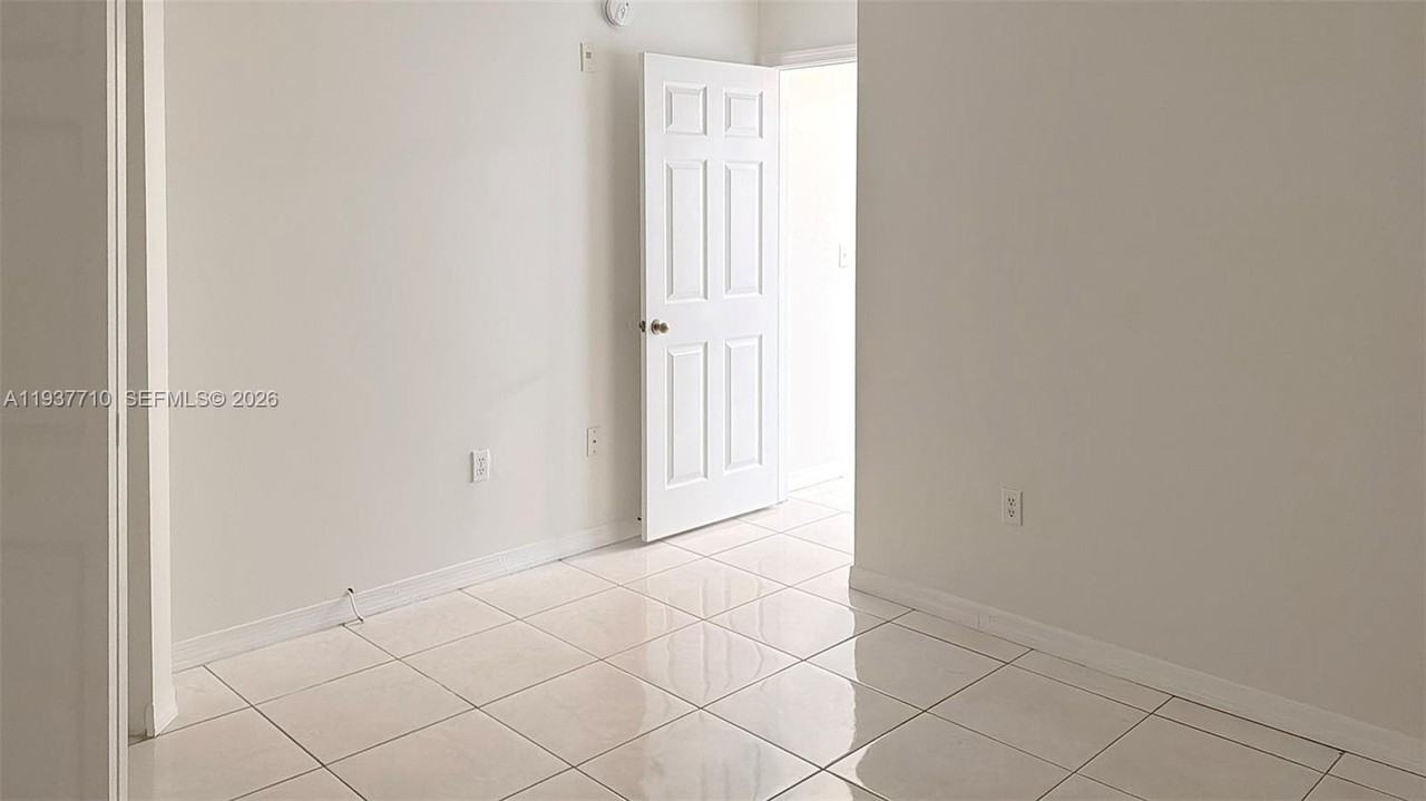 677 Sw 111th Ave ##204 - Photo 5 of 21