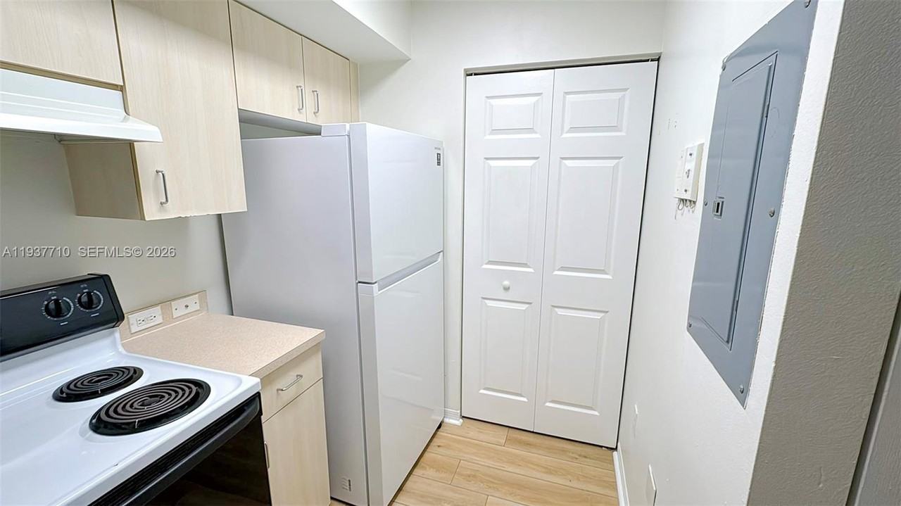 677 Sw 111th Ave ##204 - Photo 7 of 21