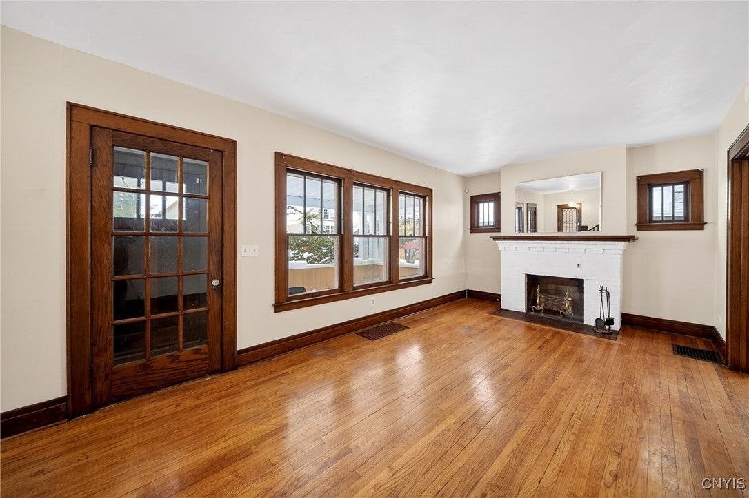 1521 Grant Blvd - Photo 4 of 32