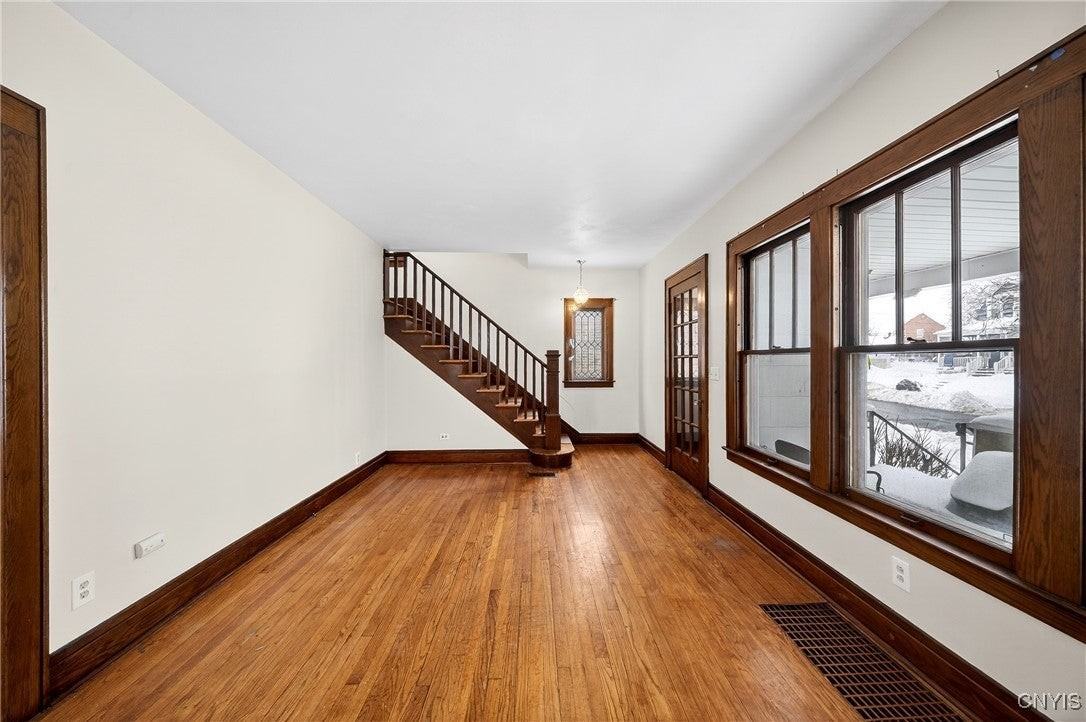 1521 Grant Blvd - Photo 5 of 32