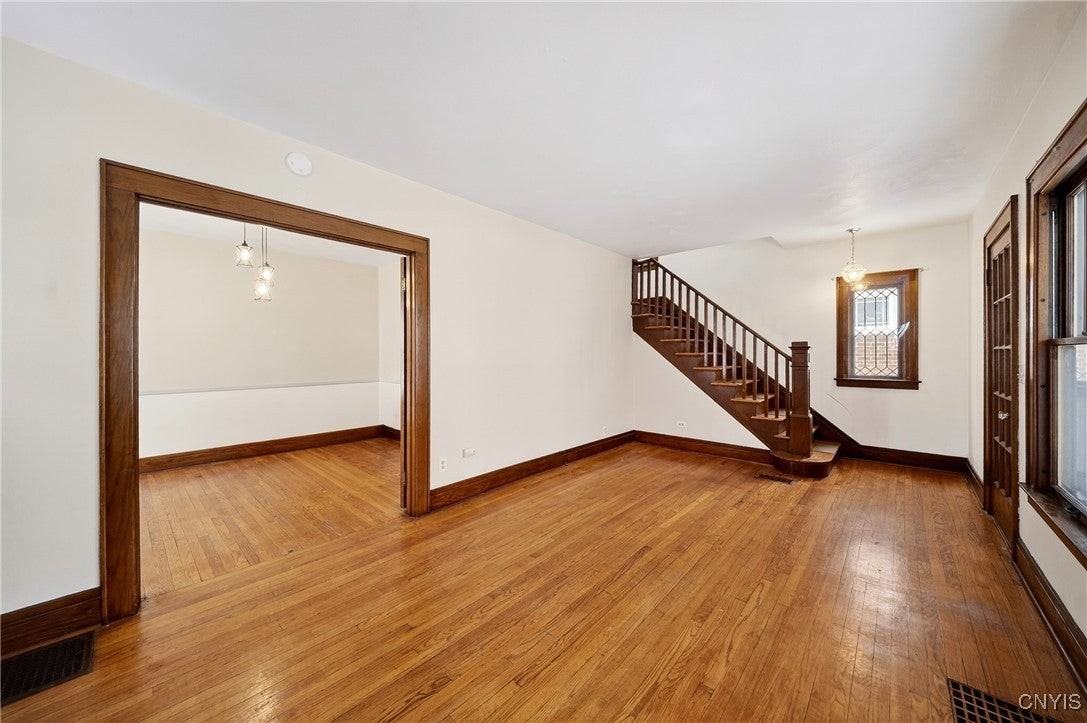 1521 Grant Blvd - Photo 7 of 32