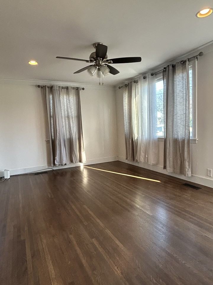 3207 Southlake Dr - Photo 2 of 8