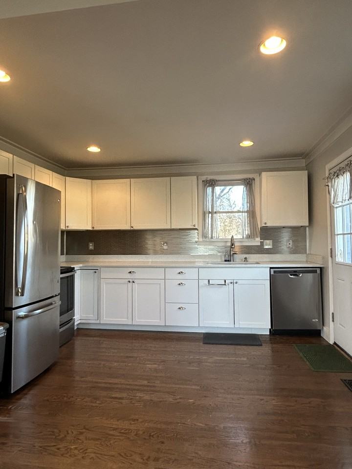 3207 Southlake Dr - Photo 3 of 8