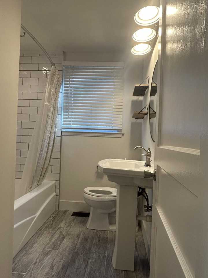 3207 Southlake Dr - Photo 4 of 8