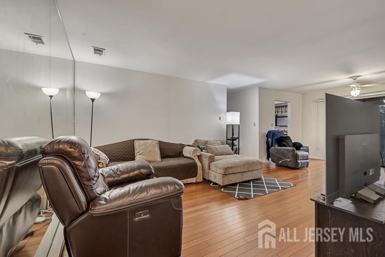 111 Beverly Hill Ter ##F - Photo 4 of 31