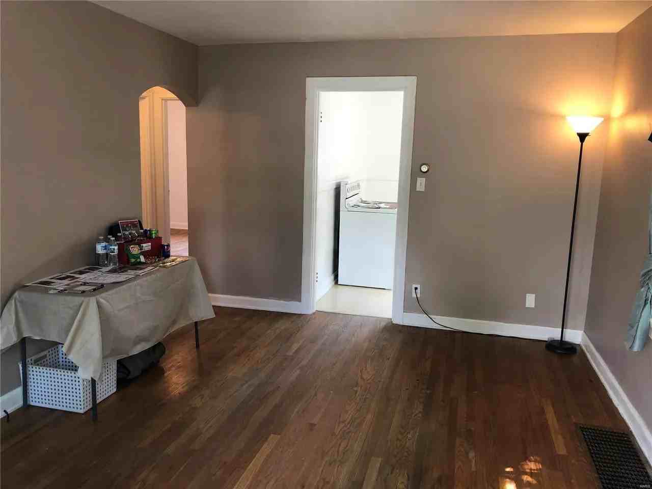 1105 Veterans Pkwy - Photo 2 of 12