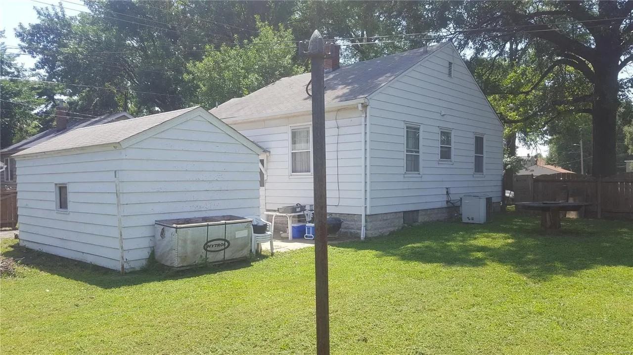 1105 Veterans Pkwy - Photo 7 of 12