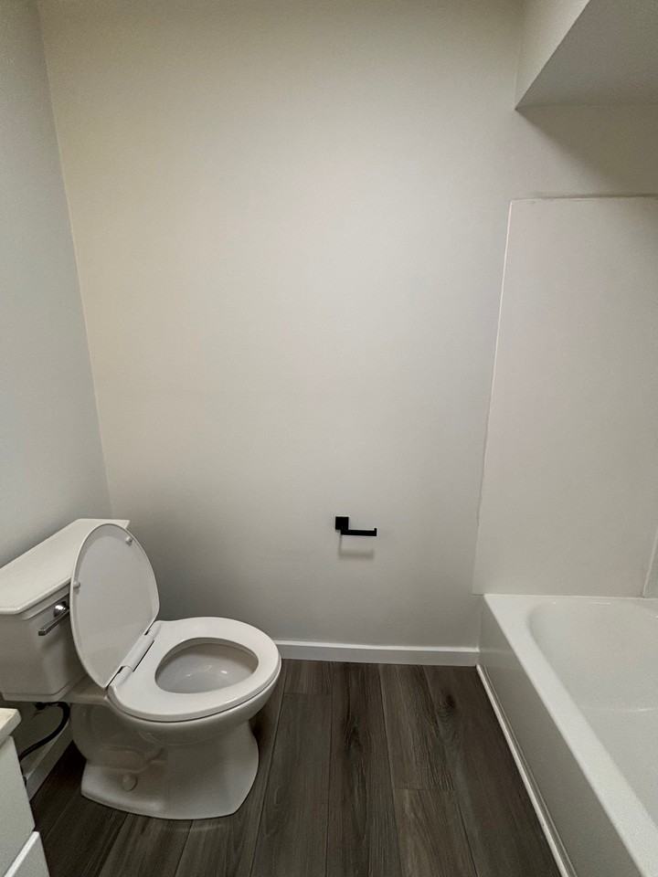 2713 Center St #C - Photo 7 of 18