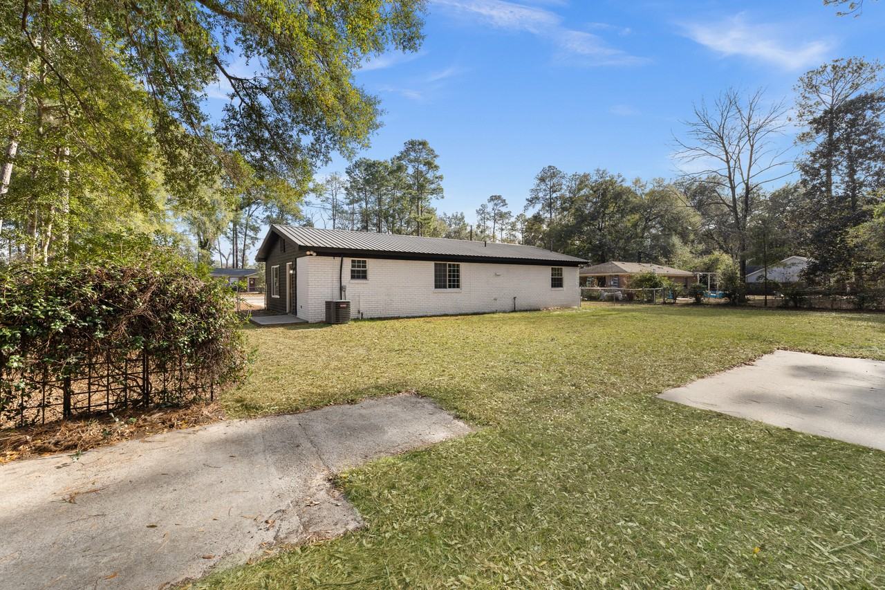 351 Queens Way - Photo 5 of 19