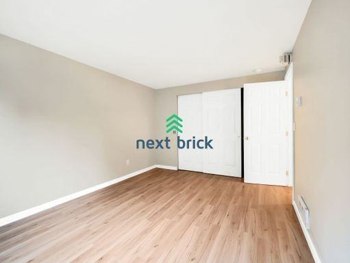 11012 86th Ave Ne - Photo 4 of 13