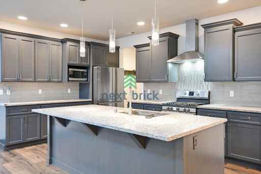 19415 Meridian Ave S - Photo 4 of 23