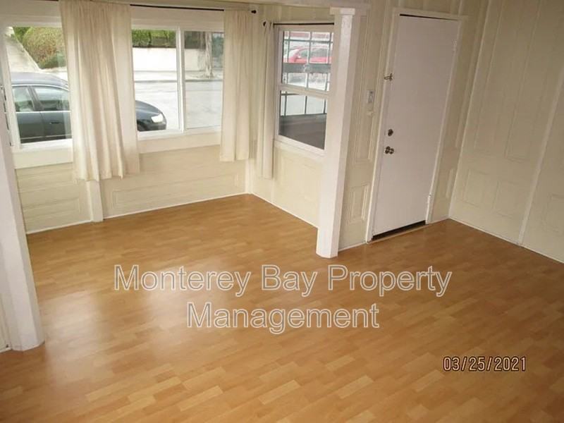 696 Hawthorne St - Photo 4 of 14