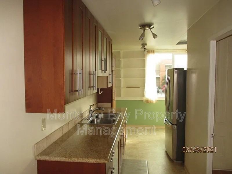 696 Hawthorne St - Photo 6 of 14