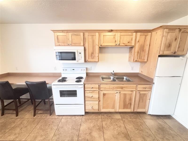 145 E Center St - Photo 2 of 14