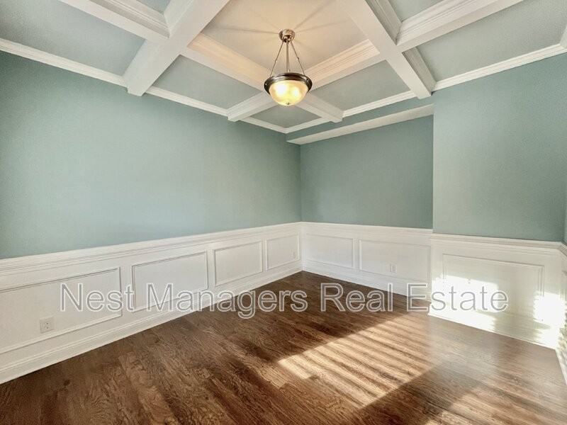 211 Executive Dr - Photo 4 of 42