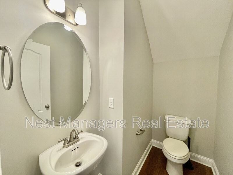 211 Executive Dr - Photo 6 of 42