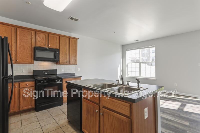 18234 Hurricane Ct - Photo 4 of 37